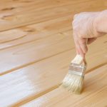 Aké výhody prináša voskový olej na drevo a ako ho správne aplikovať?